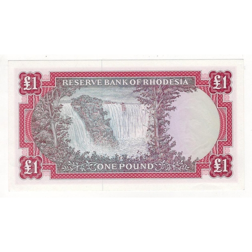 857 - Rhodesia 1 Pound dated 14th October 1968, portrait Queen Elizabeth II at right, serial K/32 828333 (... 