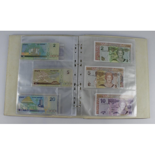 965 - World (209), collection in 3 albums and a slip case, specimen notes, consecutive notes, replacement ... 