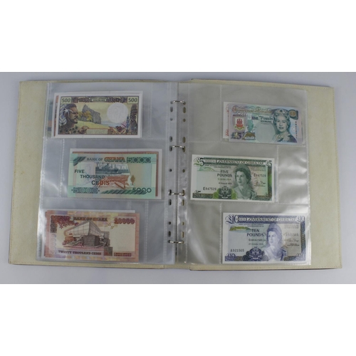 965 - World (209), collection in 3 albums and a slip case, specimen notes, consecutive notes, replacement ... 