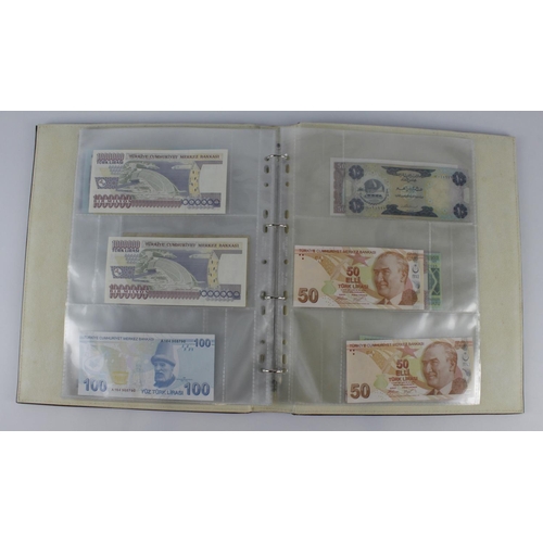 965 - World (209), collection in 3 albums and a slip case, specimen notes, consecutive notes, replacement ... 