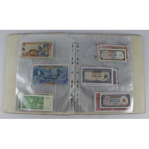 965 - World (209), collection in 3 albums and a slip case, specimen notes, consecutive notes, replacement ... 