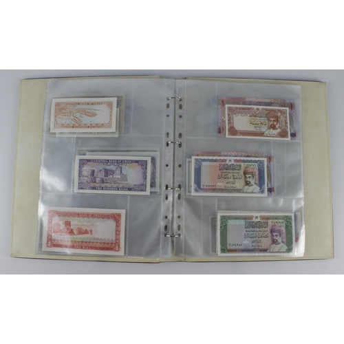 965 - World (209), collection in 3 albums and a slip case, specimen notes, consecutive notes, replacement ... 