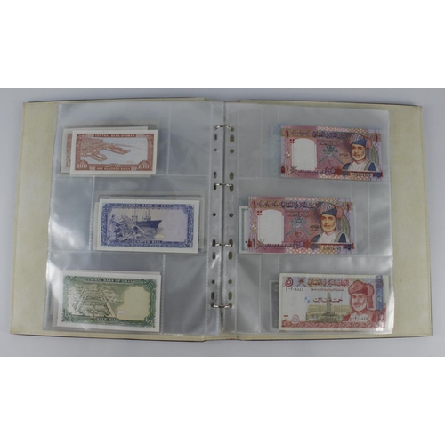 965 - World (209), collection in 3 albums and a slip case, specimen notes, consecutive notes, replacement ... 