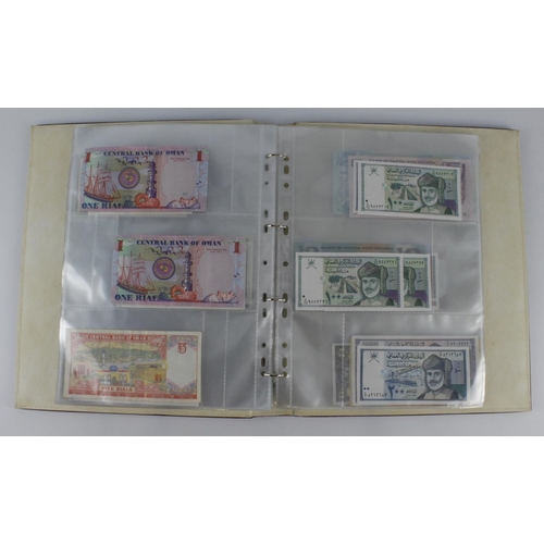 965 - World (209), collection in 3 albums and a slip case, specimen notes, consecutive notes, replacement ... 