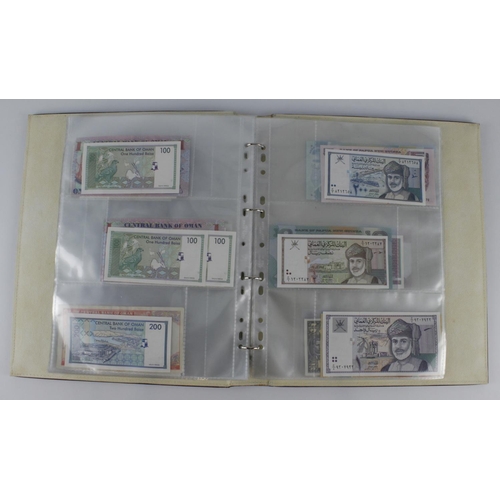 965 - World (209), collection in 3 albums and a slip case, specimen notes, consecutive notes, replacement ... 