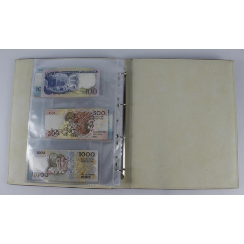 965 - World (209), collection in 3 albums and a slip case, specimen notes, consecutive notes, replacement ... 