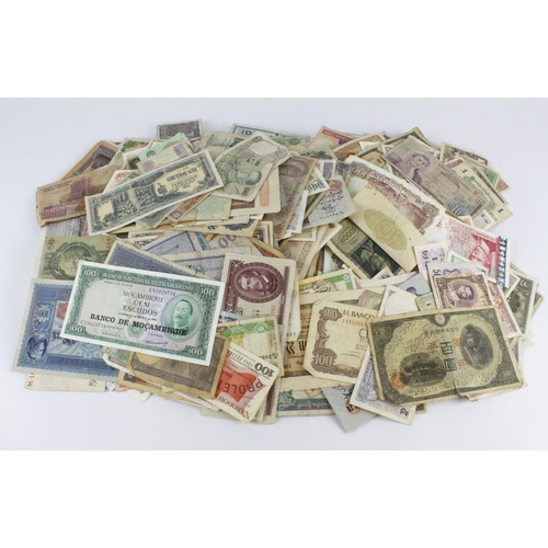 990 - World (approx. 1,300 notes), large group of mixed world notes in a box including France, Italy, Aust... 