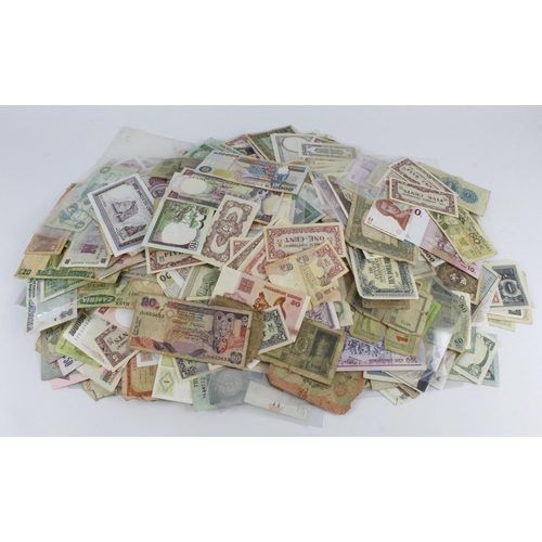 993 - World in a box (900+), a varied mix of circulated and uncirculated notes, some currency and some dup... 