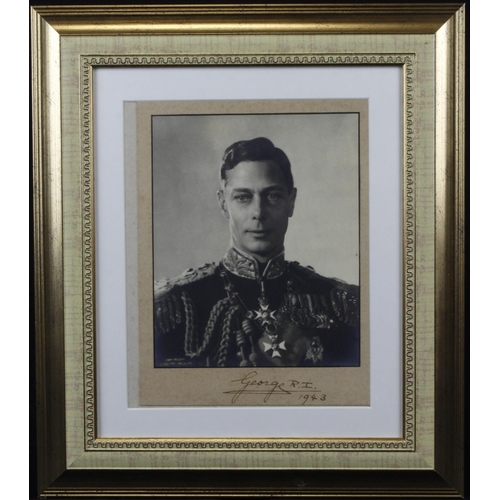 68 - Their Majesties King George VI and Queen Elizabeth. Pair of individually signed photographs. Each si... 