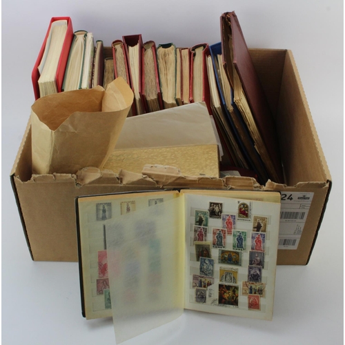 125 - Large accumulation from various sources, consisting of approx 17 albums, stockbook, ring binders, et... 