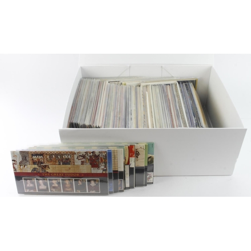 65 - GB - white box of Presentation Packs approx 235. Short format x28 from 1980's. Others up to 2015.  (... 