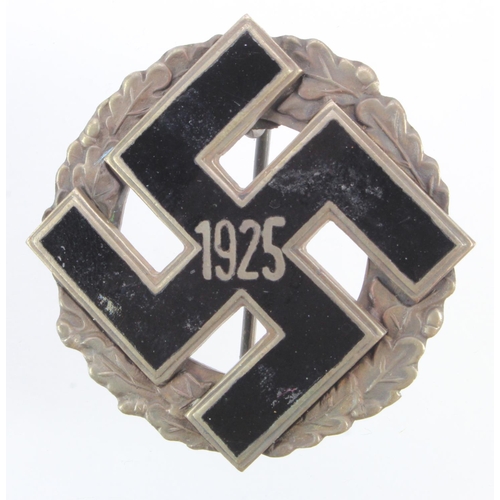 146 - German 1925 Early nazi party breast badge, Munchen 9 maker marked.