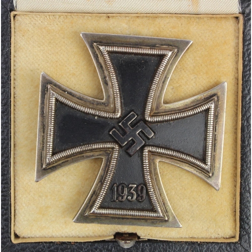 251 - German Iron Cross 1st class pin back, correct 3 piece construction, maker marked to reverse, in fitt... 