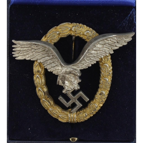 276 - German Luftwaffe pilots war badge maker marked in its fitted case.