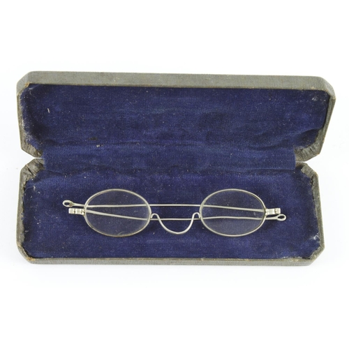 588 - RFC / RAF (1916) W/D arrow stamped Spectacles case. Lid stamped with W/D arrow, Stores Ref: 322C7 19... 