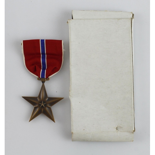 616 - US WW2 bronze star in packet of issue.