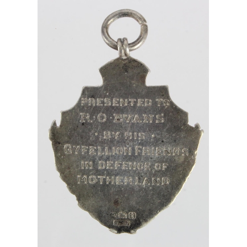 948 - Welsh Tribute fob WW1 - silver hallmarked for 1918, engraved (Presented to R O Evans by his Gyfellio... 