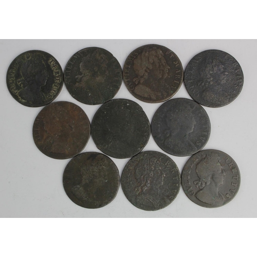 537 - GB Halfpennies (10) William III (and one W&M), 1694-1700, poor to Fine.