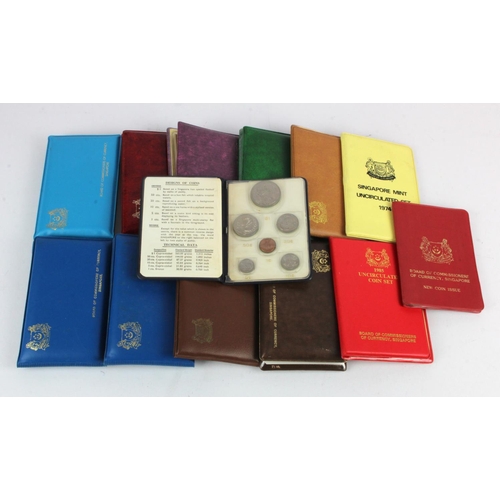 697 - Singapore Mint Sets (13): MS1 1967, MS2 1968, MS9 1974, MS10 1975, MS12 1976, MS13 1977, MS14 1978, ... 