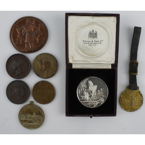 818 - Mixed lot of medals (8) includes a silver boxed piano medal to Maud O. Etches dated 1914 and weighs ... 