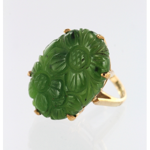 193 - 9ct yellow gold nephrite jade cocktail ring, nephrite carved with flowers, stone measures 25mm x 18m... 