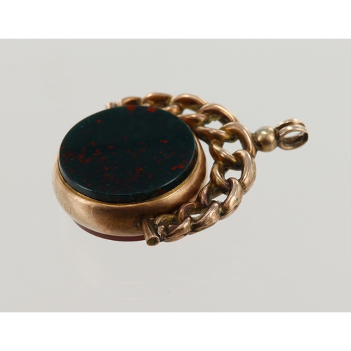 343 - 15ct rose gold Victorian swivel fob, set with bloodstone and cornelian both measuring apporx. 19mm, ... 