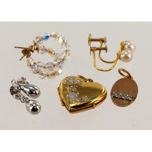 346 - Assortment of 9ct gold/tests 9ct jewellery, to include one locket, a diamond set disc pendant, a pai... 