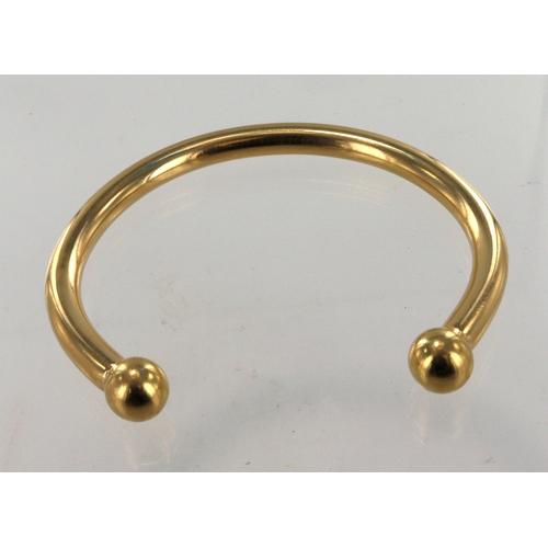 352 - 9ct yellow gold heavy torque bangle, bangle width 5.9mm, inside measures approx.64mm x 60mm, weight ... 