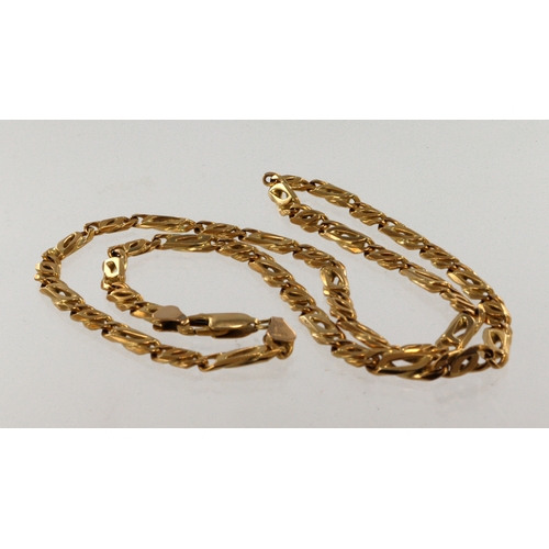 366 - Yellow gold (tests 9ct) chain, width 4.5mm, length 20