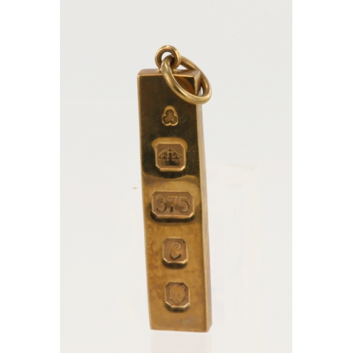 370 - 9ct yellow gold ingot pendant, hallmarked 'KMJ, 375, 1977, London', length 49mm, weight 30g.