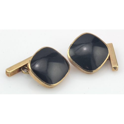 371 - 9ct yellow gold onyx cufflinks, cabochon onyx measures approx. 16mm x 16mm, chain link fittings, wei... 