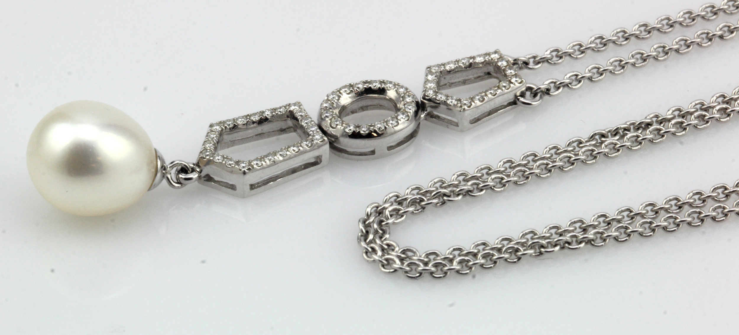 White gold (tests 18ct) diamond and pearl necklace, TDW approx. 0.11ct