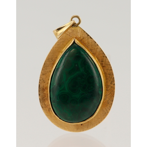 577 - Yellow gold (tests 18ct) malachite pendant, cabochon malachite measures 33mm x 22mm, total pendant l... 