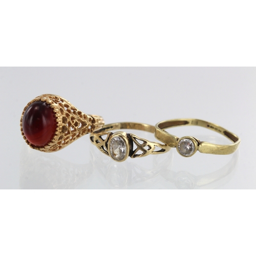 581 - Three 9ct gold/tests 9ct rings, stones include red agate, CZ, finger sizes L, M/N, O, all with some ... 