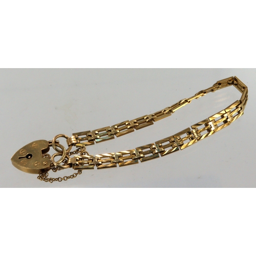 597 - 9ct yellow gold heart padlock bracelet, length 6