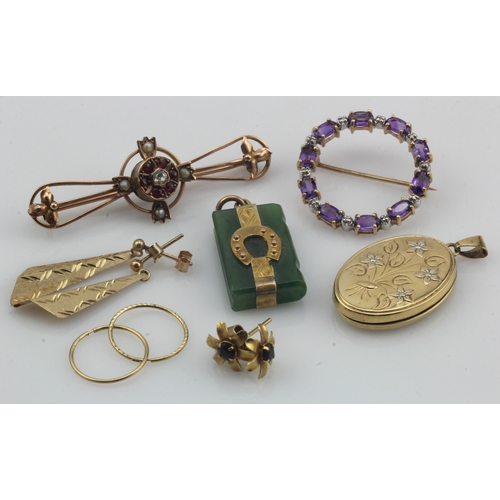 613 - Assortment of 9ct gold/tests 9ct jewellery to include two pendants, two brooches, three pairs of ear... 