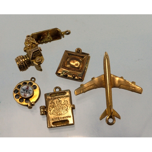 645 - Five 9ct gold/tests 9ct vintage novelty charms, some articulated, total weight 14.9g.