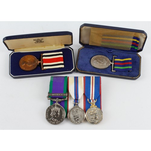 941 - Special Constabulary Medal QE2 (David J Hughes) cased, and Civil Defence Medal (1251 Mr E.Roper 19-1... 