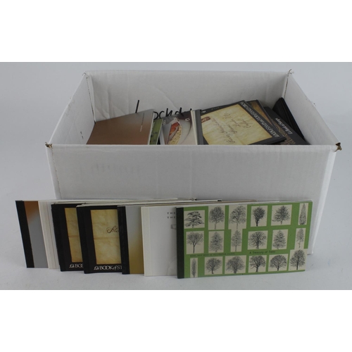 16 - GB - large number of stamp Booklets. Seven pre decimal, approx 80x machine booklets, approx 31x coun... 