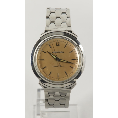 30 - Bulova Accutron stainless steel cased quartz gents wristwatch, circa 1960s. The salmon dial with sil... 