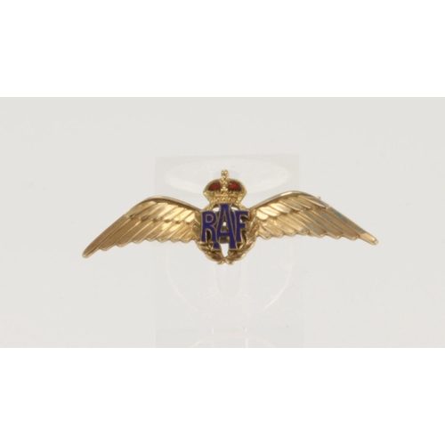 495 - Yellow gold (tests 10ct) RAF sweet heart brooch, blue and red enamel details, length 42mm, weight 2.... 