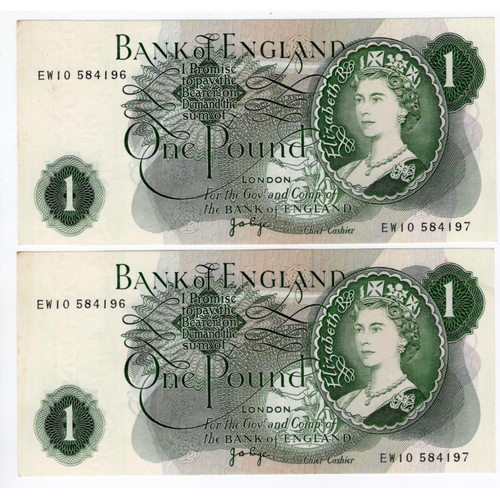 114 - ERROR Page 1 Pound (2) issued 1970, a very scarce pair of IDENTICAL mismatched serial numbers, top s... 