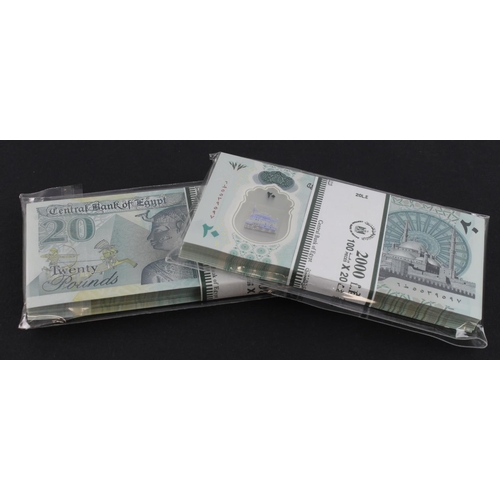 569 - Egypt 20 Piastres dated 2003 (200), new polymer issue, 2 bundles of 100 consecutively numbered notes... 