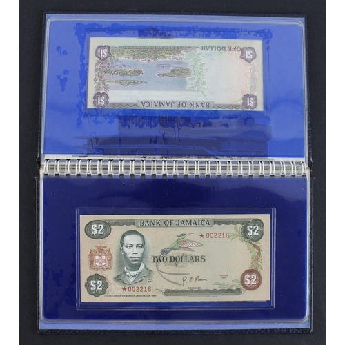 646 - Jamaica (8), 2 x Presentation sets of 4 notes in each set, 10 Dollars, 5 Dollars, 2 Dollars and 1 Do... 