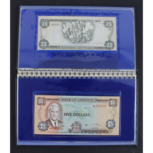 646 - Jamaica (8), 2 x Presentation sets of 4 notes in each set, 10 Dollars, 5 Dollars, 2 Dollars and 1 Do... 