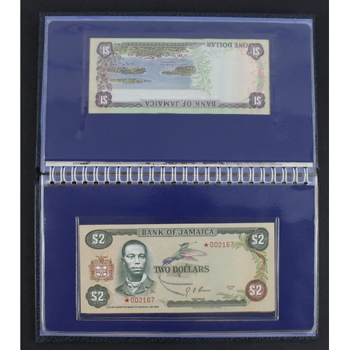 646 - Jamaica (8), 2 x Presentation sets of 4 notes in each set, 10 Dollars, 5 Dollars, 2 Dollars and 1 Do... 