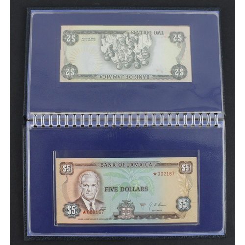 646 - Jamaica (8), 2 x Presentation sets of 4 notes in each set, 10 Dollars, 5 Dollars, 2 Dollars and 1 Do... 