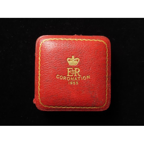 1001 - British Commemorative Medal, 9ct gold d.31.5mm, 16.35g: Coronation of Elizabeth II 1953 / Buckingham... 