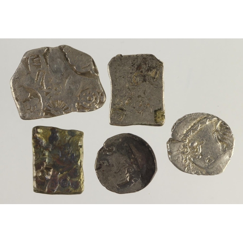 638 - India (5) ancient and medieval silver coins: Punchmarked pieces and Satraps/Guptas Drachms, mixed gr... 