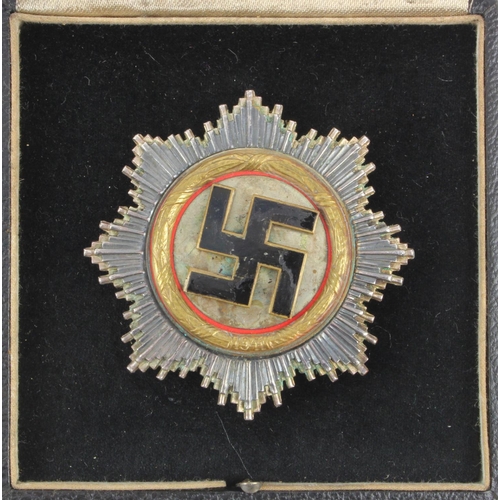 1091 - German Deutches Kreuz in gold contained in fitted case.